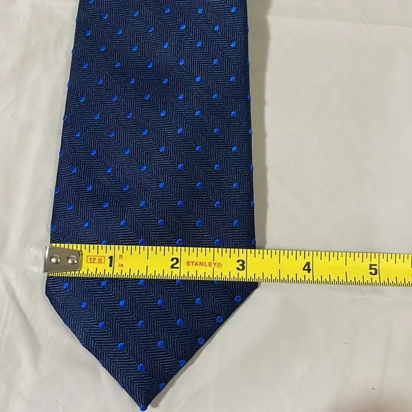 I of men’s dark and light blue tie 3.25”Wx 58”L like new very executive looking - Picture 4 of 8